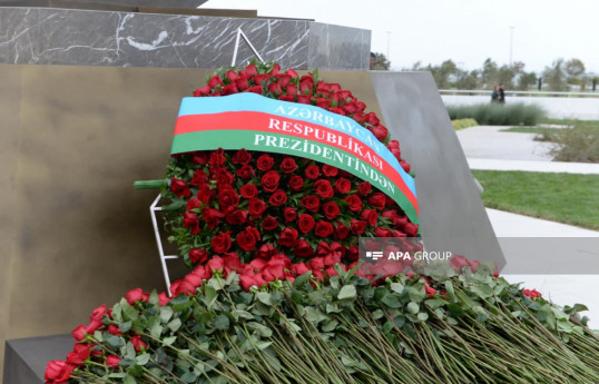 Azerbaijani government and state officials visit Victory Monument-PHOTO 