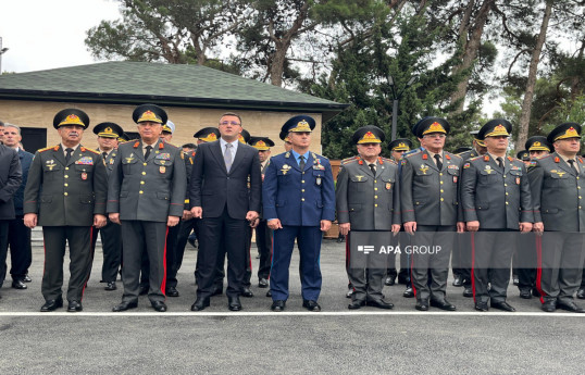 Azerbaijani Defense Minister pays tribute to Military Memorial Cemetery-PHOTO 