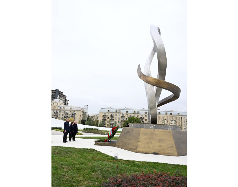 Azerbaijani government and state officials visit Victory Monument-PHOTO 