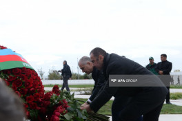 Azerbaijani government and state officials visit Victory Monument-PHOTO 