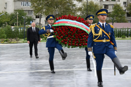 President Ilham Aliyev honored memory of Patriotic War martyrs with a minute of silence on Remembrance Day-VIDEO 