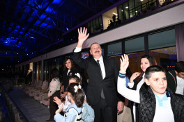 President Ilham Aliyev and Mehriban Aliyeva met with the children of martyrs at the opening of the CIS Games in Ganja
