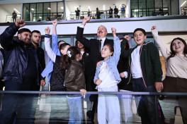 President Ilham Aliyev and Mehriban Aliyeva met with the children of martyrs at the opening of the CIS Games in Ganja