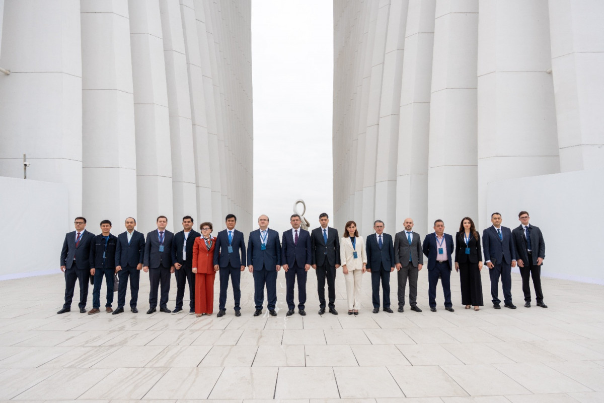 Uzbek delegation visits Victory Monument during 2nd Azerbaijan-Uzbekistan Media Forum