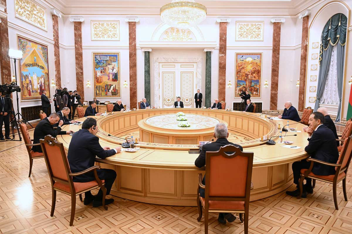 Azerbaijan’s Prime Minister meets Belarusian President at CIS Council session