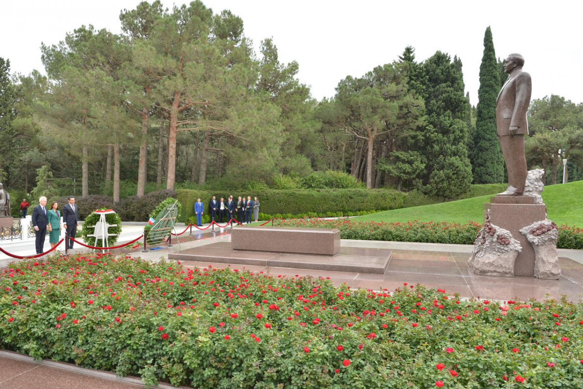 Polish parliamentary delegation pays tribute to Heydar Aliyev and Azerbaijan’s martyrs