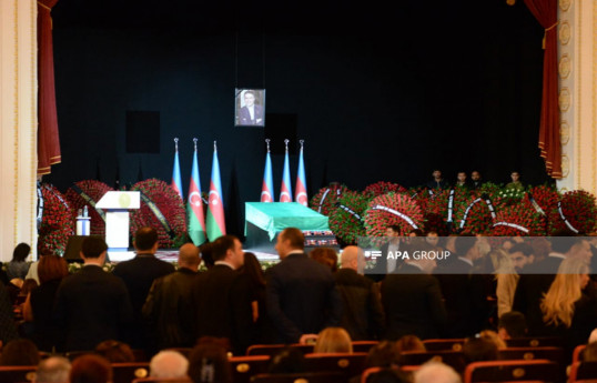 President Ilham Aliyev and First Vice President Mehriban Aliyeva send wreath to farewell ceremony of honored artist Jabir Imanov-PHOTO 