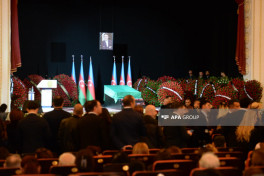 President Ilham Aliyev and First Vice President Mehriban Aliyeva send wreath to farewell ceremony of honored artist Jabir Imanov-PHOTO 