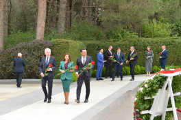 Polish parliamentary delegation pays tribute to Heydar Aliyev and Azerbaijan’s martyrs