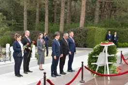 Polish parliamentary delegation pays tribute to Heydar Aliyev and Azerbaijan’s martyrs