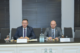 Azerbaijan’s minister of science and education meets Belarusian ambassador