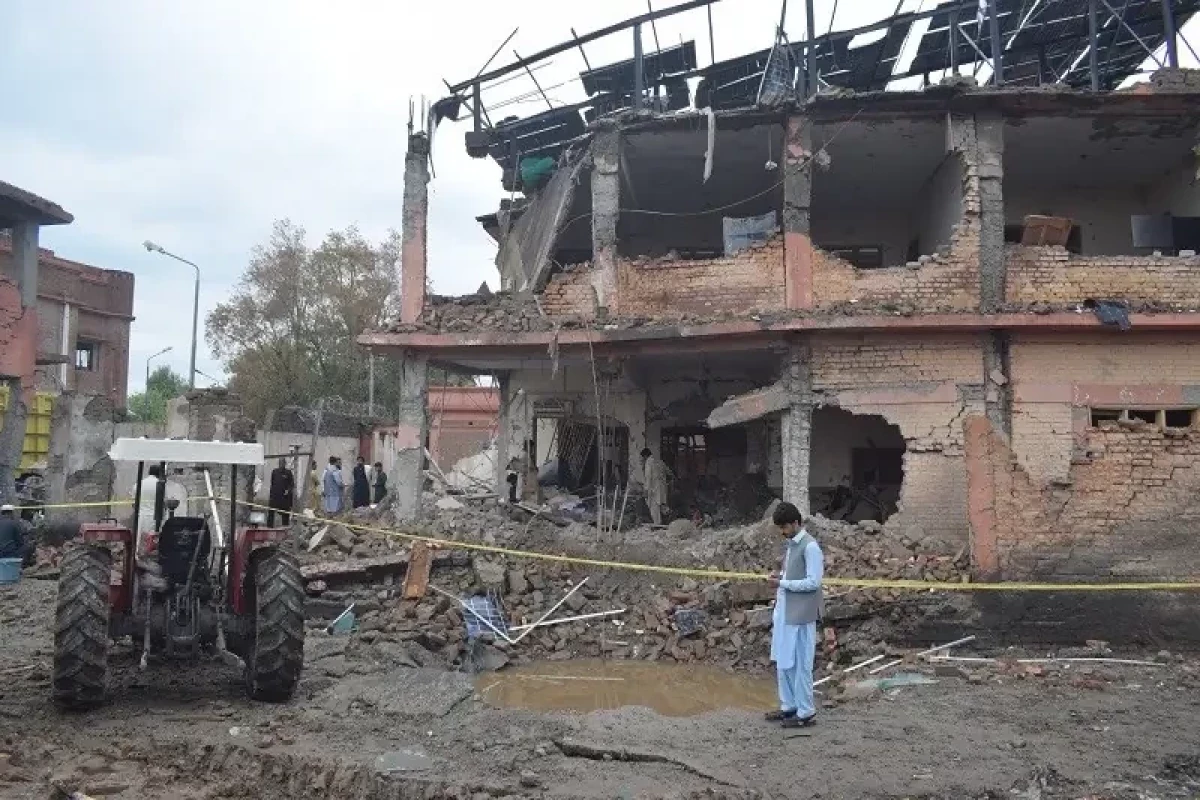 5 killed in blast near police station in NW Pakistan
