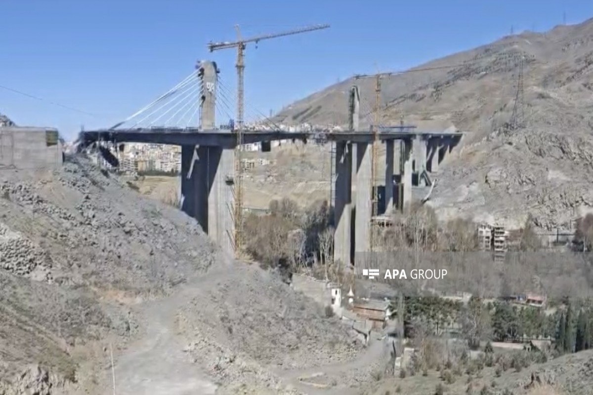 Footage of bridge connecting Karaj and Tehran bombed by Israel and US