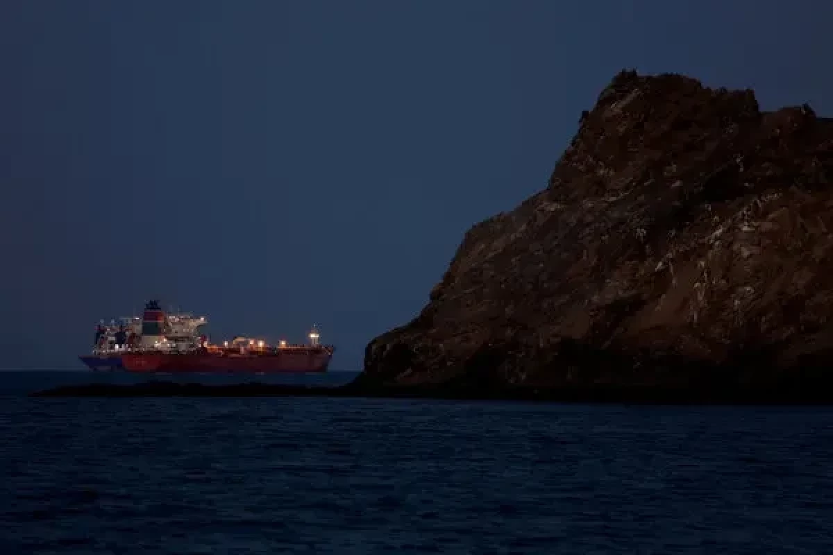 Iran allows passage of humanitarian cargo through Strait of Hormuz