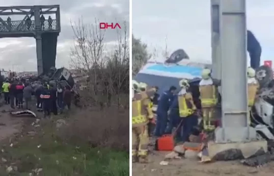 Passenger bus crashes into overpass in Türkiye