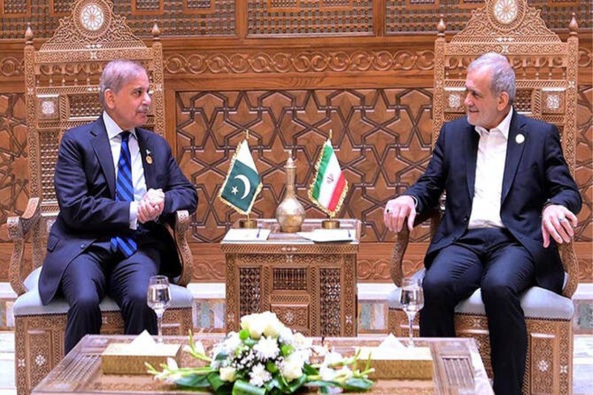 Pakistani PM Shehbaz Sharif, Masoud Pezeshkian, Iranian President