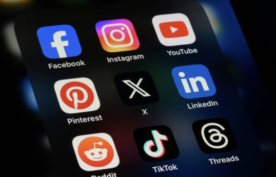 Greece to ban social media for under-15s from 2027, PM says