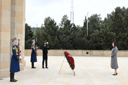 Lithuanian Prime Minister pays tribute to Azerbaijani martyrs