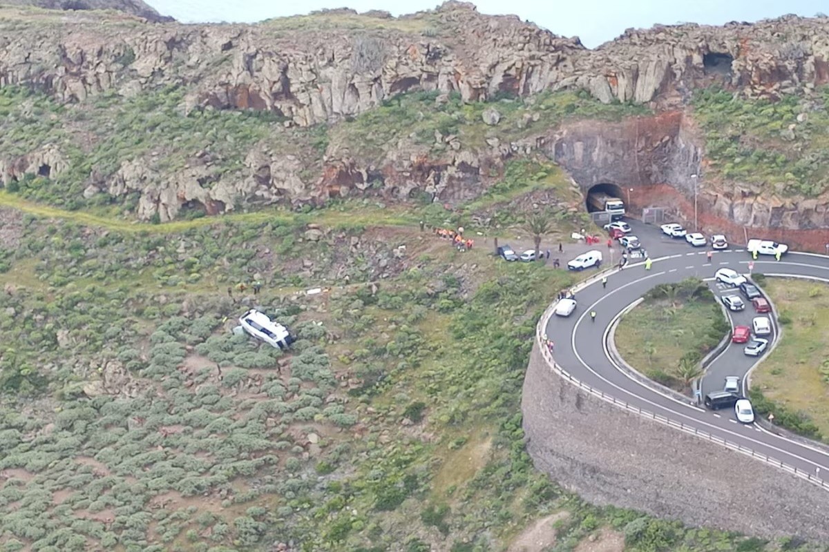 One dead, 27 injured as bus carrying British tourists crashes in Spain
