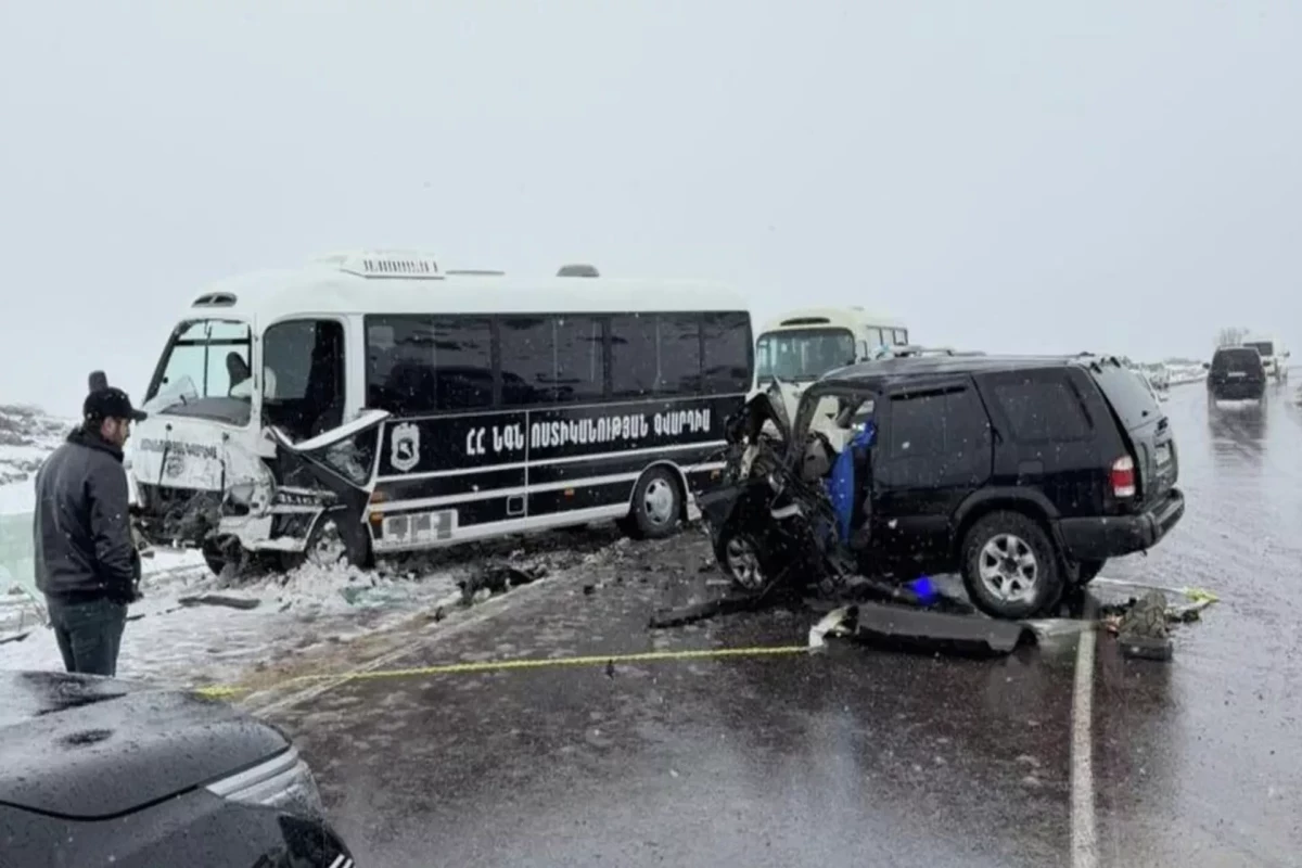 Bus escorting Pashinyan’s motorcade crashes, 1 killed, 12 injured-PHOTO 