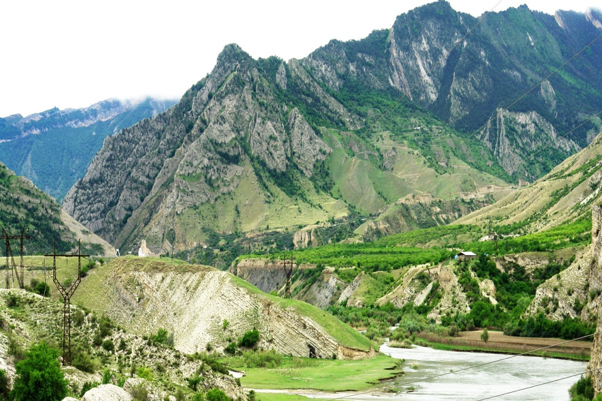 Residents of two villages in Dagestan have been urged to leave their homes due to risk of dam breaking