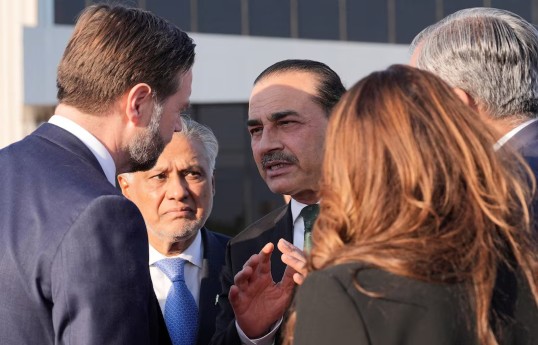US Vice President JD Vance speaks with Pakistani officials before boarding Air Force Two after Iran talks in Islamabad, April 12, 2026
