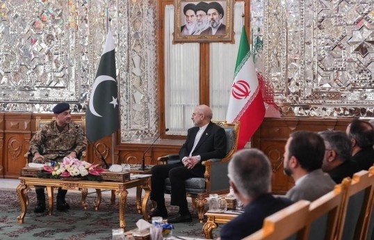 Pakistan army chief discusses Iran-US talks with Ghalibaf