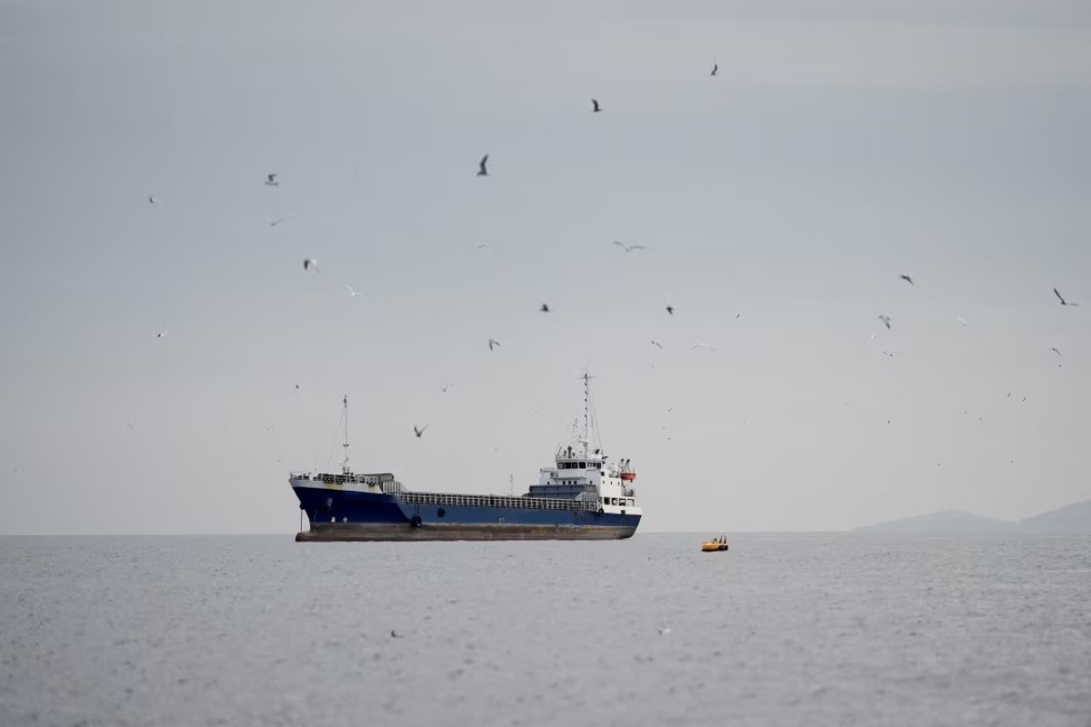 Starmer and Macron to host meeting of world leaders on reopening Strait of Hormuz