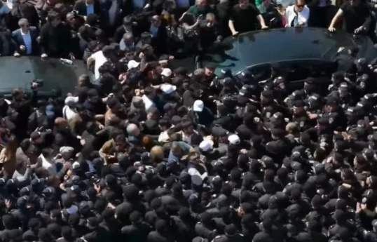 Clashes erupt in Yerevan as police detain 17 supporters of “Strong Armenia” party