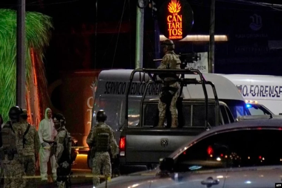 8 killed in armed attack at bar in central Mexico