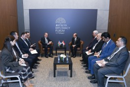 Azerbaijan’s Foreign Minister Ceyhun Bayramov has held talks with Yemen’s Prime Minister and Minister of Foreign Affairs and Expatriates Shaya Mohsin Zindani on the sidelines of the Antalya Diplomacy Forum