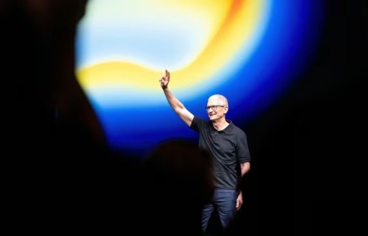 Apple CEO Tim Cook to step down after more than a decade