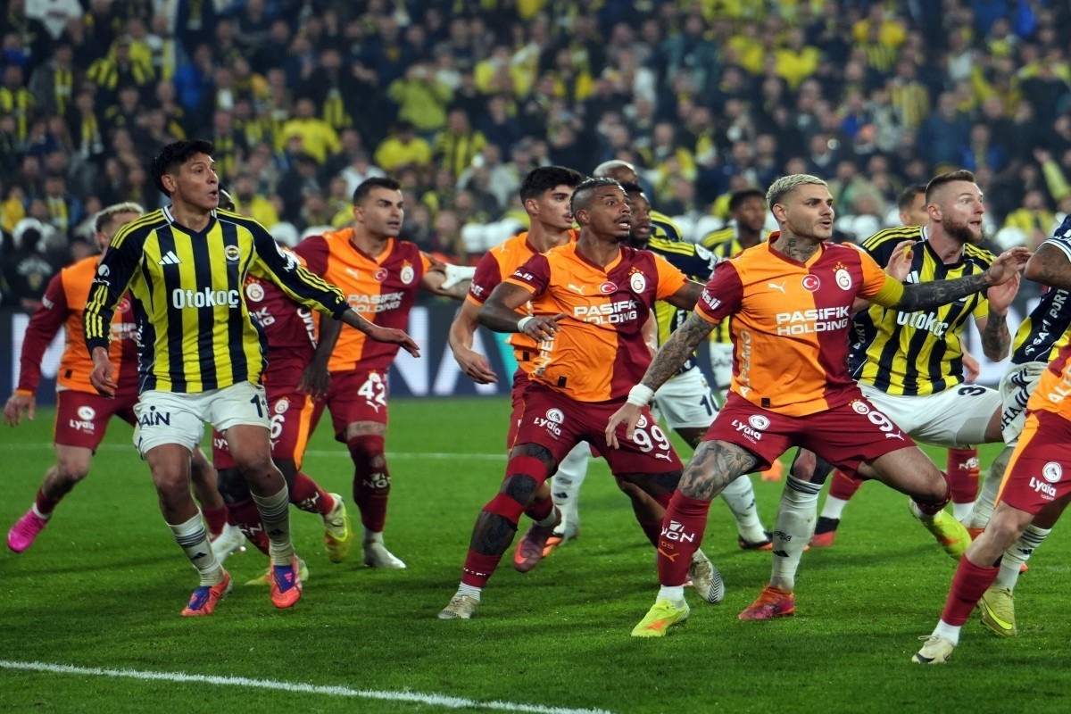 Galatasaray crushes Fenerbahce 3-0, puts Super Lig title within reach