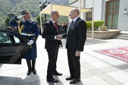 Official welcoming ceremony held for Czech PM Andrej Babiš in Gabala