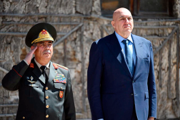 Azerbaijan Defense Minister pays official visit to Italy