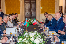 Azerbaijan Defense Minister pays official visit to Italy