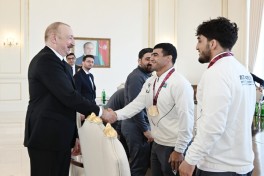 President Ilham Aliyev received wrestlers who won European Championships in team standings-UPDATED 