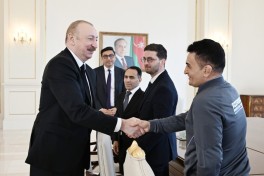 President Ilham Aliyev received wrestlers who won European Championships in team standings-UPDATED 