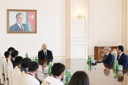 President Ilham Aliyev received wrestlers who won European Championships in team standings-UPDATED 