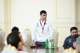 President Ilham Aliyev received wrestlers who won European Championships in team standings-UPDATED 