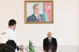 President Ilham Aliyev received wrestlers who won European Championships in team standings-UPDATED 