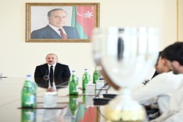 President Ilham Aliyev received wrestlers who won European Championships in team standings-UPDATED 