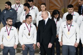 President Ilham Aliyev received wrestlers who won European Championships in team standings-UPDATED 