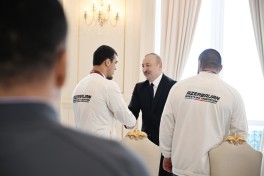 President Ilham Aliyev received wrestlers who won European Championships in team standings-UPDATED 