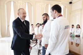 President Ilham Aliyev received wrestlers who won European Championships in team standings-UPDATED 
