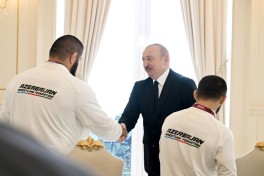 President Ilham Aliyev received wrestlers who won European Championships in team standings-UPDATED 