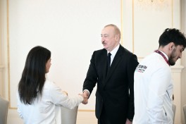 President Ilham Aliyev received wrestlers who won European Championships in team standings-UPDATED 