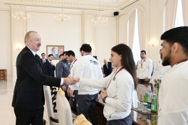 President Ilham Aliyev received wrestlers who won European Championships in team standings-UPDATED 