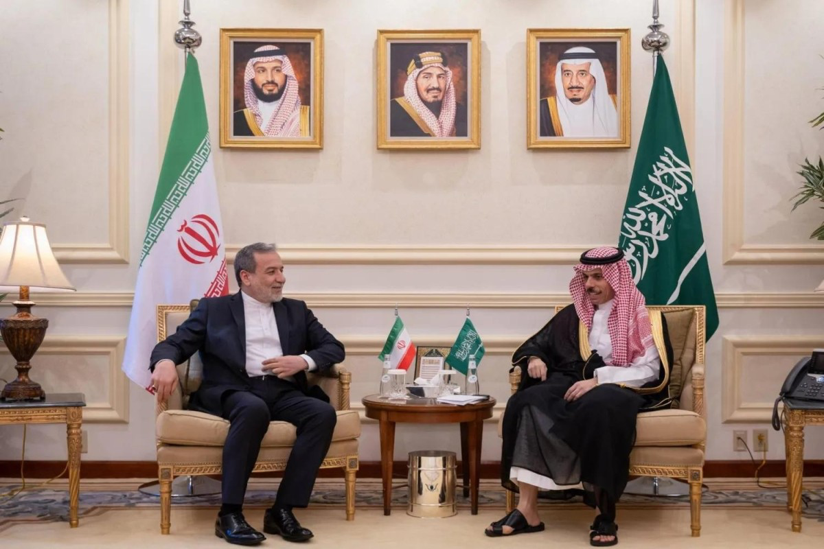 Saudi, Iranian foreign ministers discuss de-escalation
