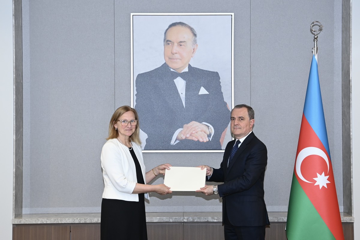 Estonian ambassador presents copy of credentials to Azerbaijan FM